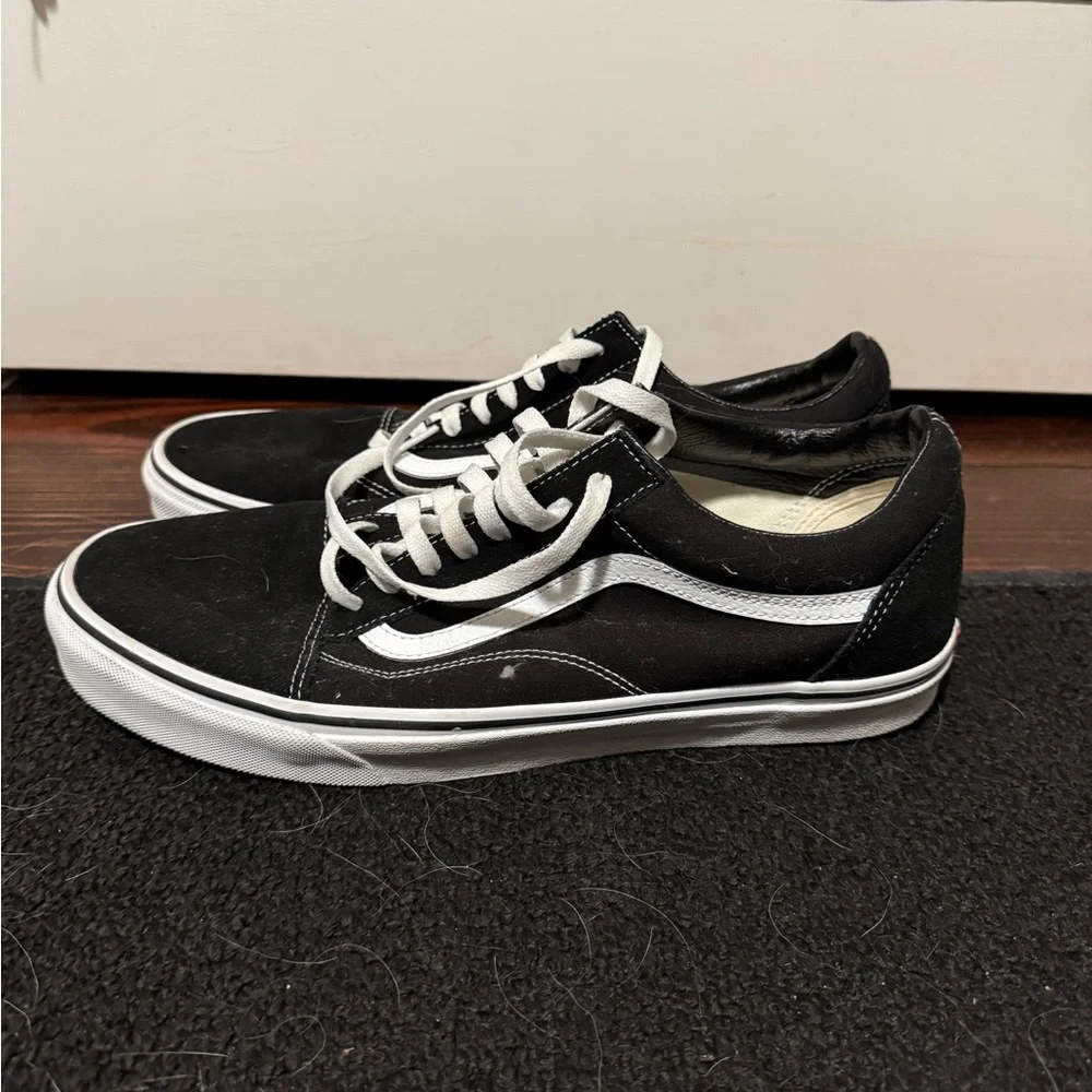 Vans Men's Classic Black and White Sneakers - Picture 1 of 4